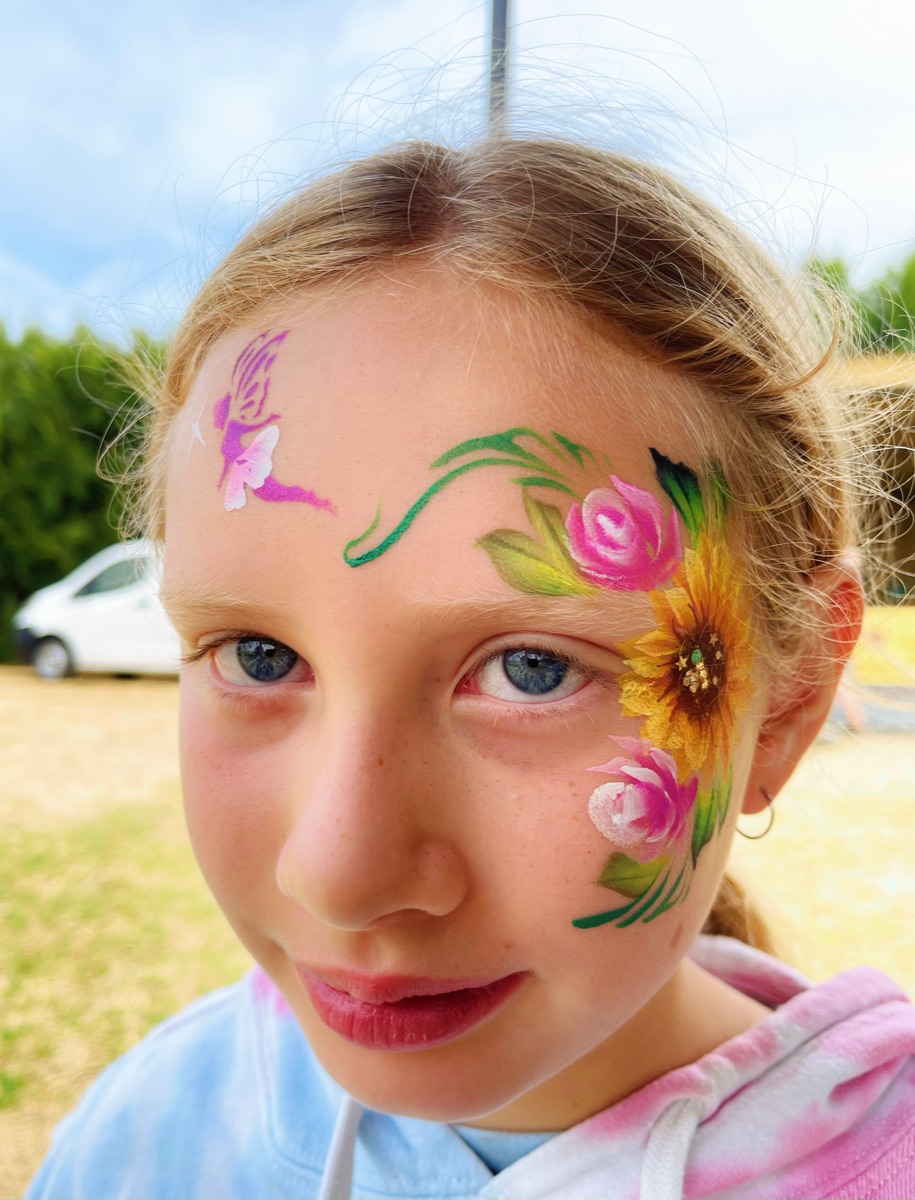 Fairy, sunflower and rose trail