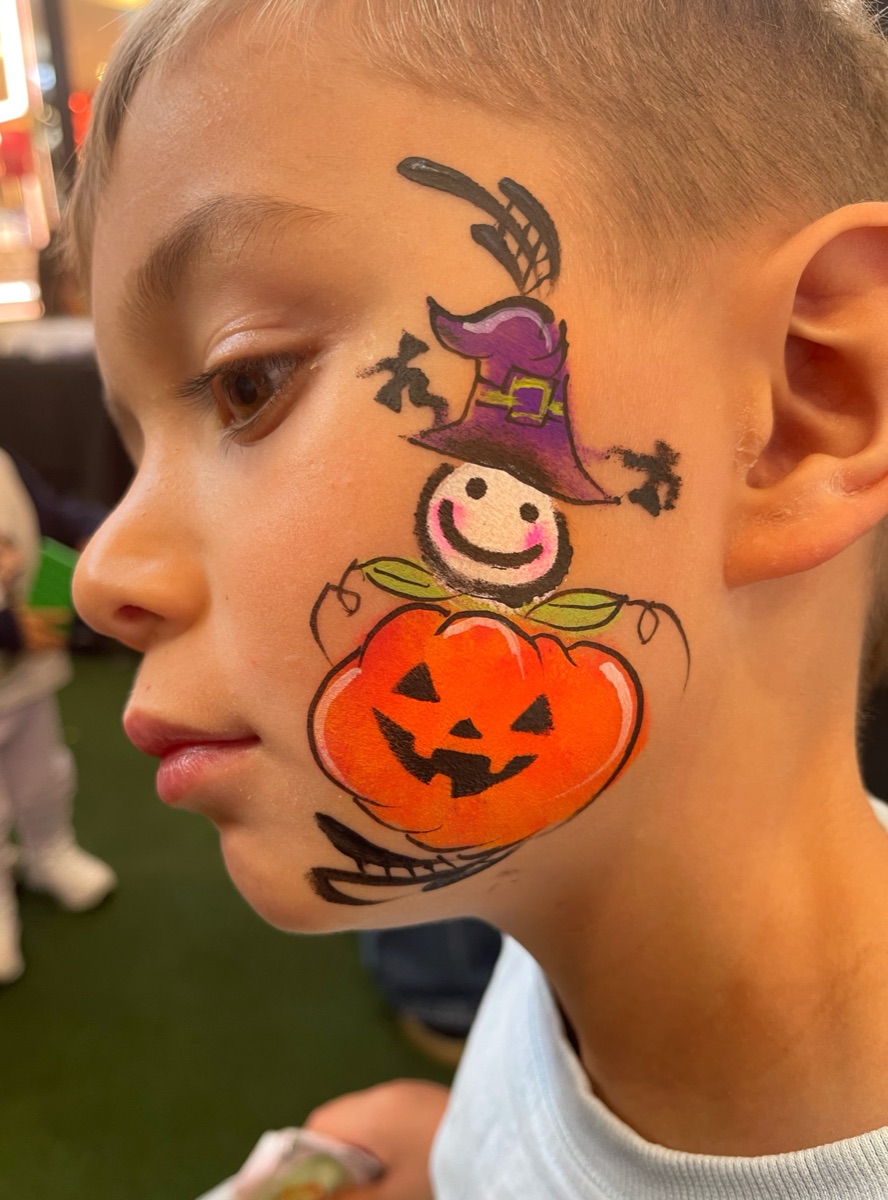 Pumpkin with witch hat