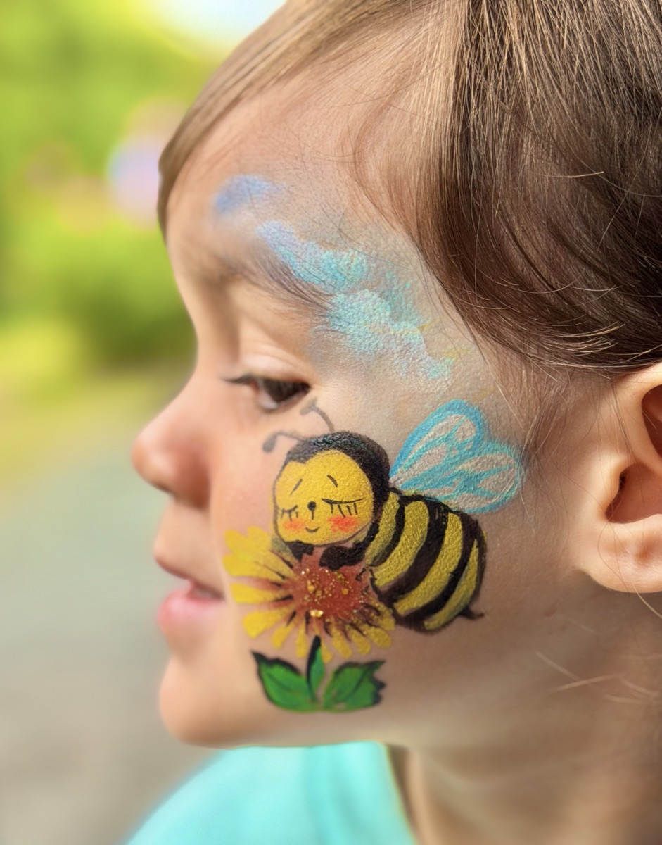 Bee on sunflower cheek design